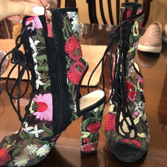 Liliana Pink and Black Sandals with Open Design - Picture 8 of 12